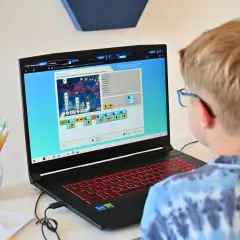 Zajęcia kreatywne z informatyki, które rozwijają umiejętności dzieci