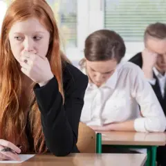 Co grozi za ściąganie na maturze? Surowe konsekwencje dla zdających