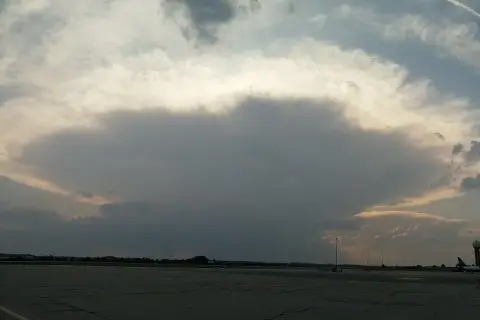 Niebezpieczne chmury Cumulonimbus: jak je rozpoznać i ocenić ryzyko