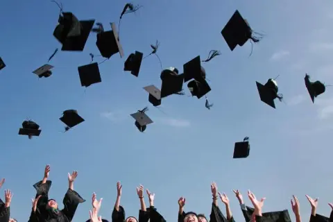 Jakie wykształcenie po studiach inżynierskich? Poznaj możliwości i tytuły