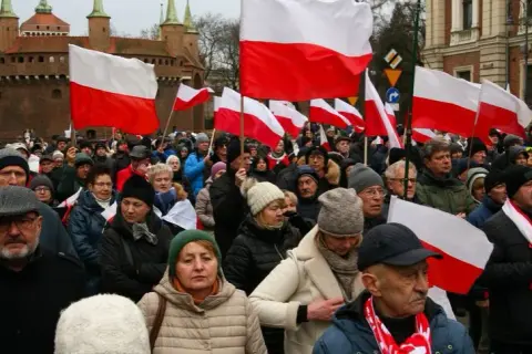 Dlaczego populizm stanowi poważne zagrożenie dla demokracji w Polsce