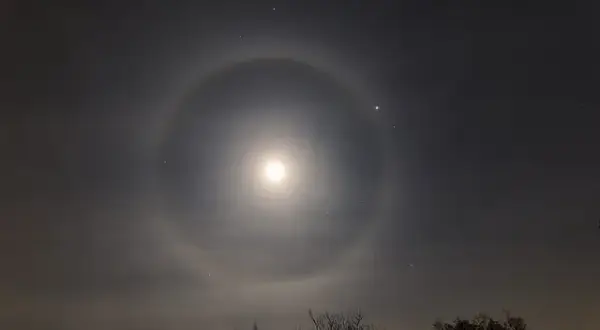 Halo – zjawisko, które może zapowiadać zmiany pogodowe i ich znaczenie