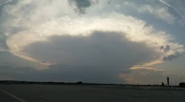 Niebezpieczne chmury Cumulonimbus: jak je rozpoznać i ocenić ryzyko