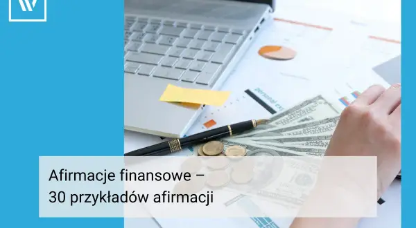 Laptop, pieniądze i długopis na dokumentach. Dowiedz się, czym jest afirmacja finansowa i jak może pomóc w osiągnięciu bogactwa.