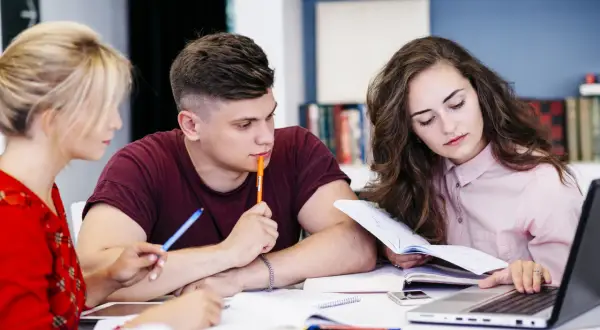 Skuteczne kursy, które pomogą uniknąć stresu przed egzaminem
