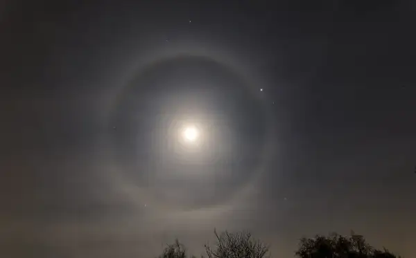 Halo – zjawisko, które może zapowiadać zmiany pogodowe i ich znaczenie