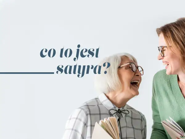 Dwie kobiety śmieją się, trzymając książki. Jedna z nich pyta: "Co to jest satyra?".